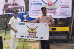 3rd-Day-MOM-Ayush-Ghadge-from-Dinesh-Salunkhe-C.A-7.3-overs-534-receiving-the-award-from-former-Cricketer-and-former-U-1416-selector-Shri.Prashant-Sawant4