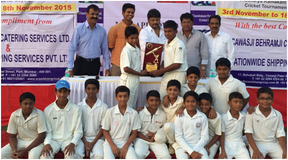 Payyade-SC-Captain-Musheer-Khan-on-LHS-with-Vice-Captain-Siddhesh-Jadhav-on-RHS-Lifting-15th-DRACT-MCA-Under-14-Trophy-with-complete-Team-members