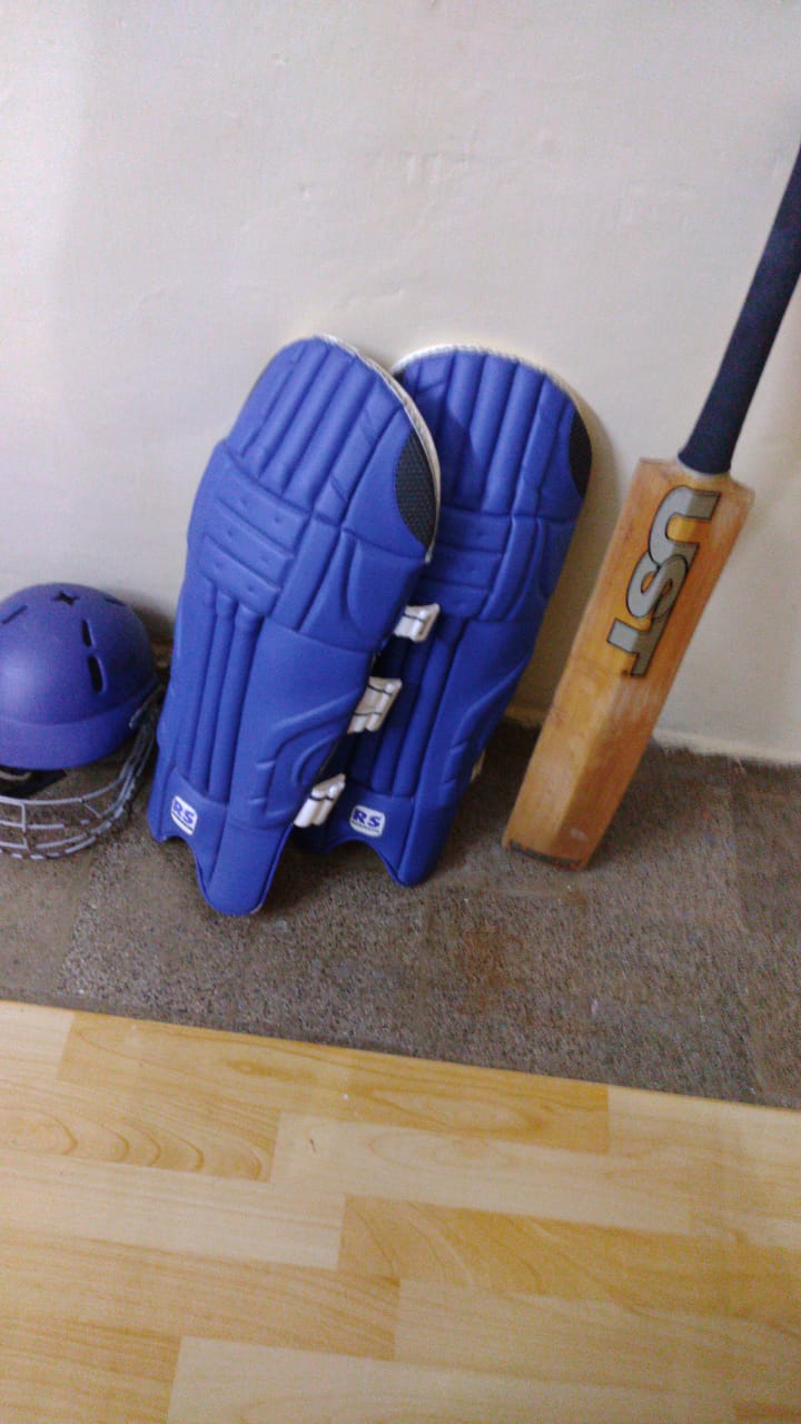 english willow cricket bats , pads & helmet