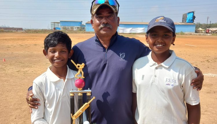 Nandu Jadhav with Ved Tendulkar