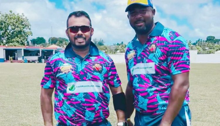 Mahesh Kesarkar with West Indies Cricketer Dwayne Smith in Barbados Open 2022