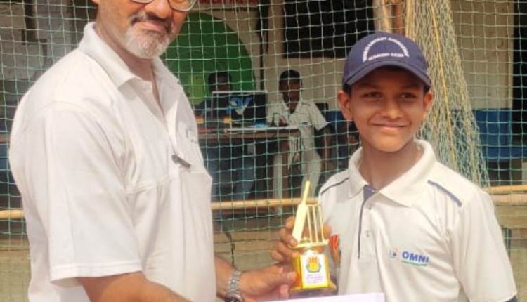 3 B, Smin Kini Best Batsman
