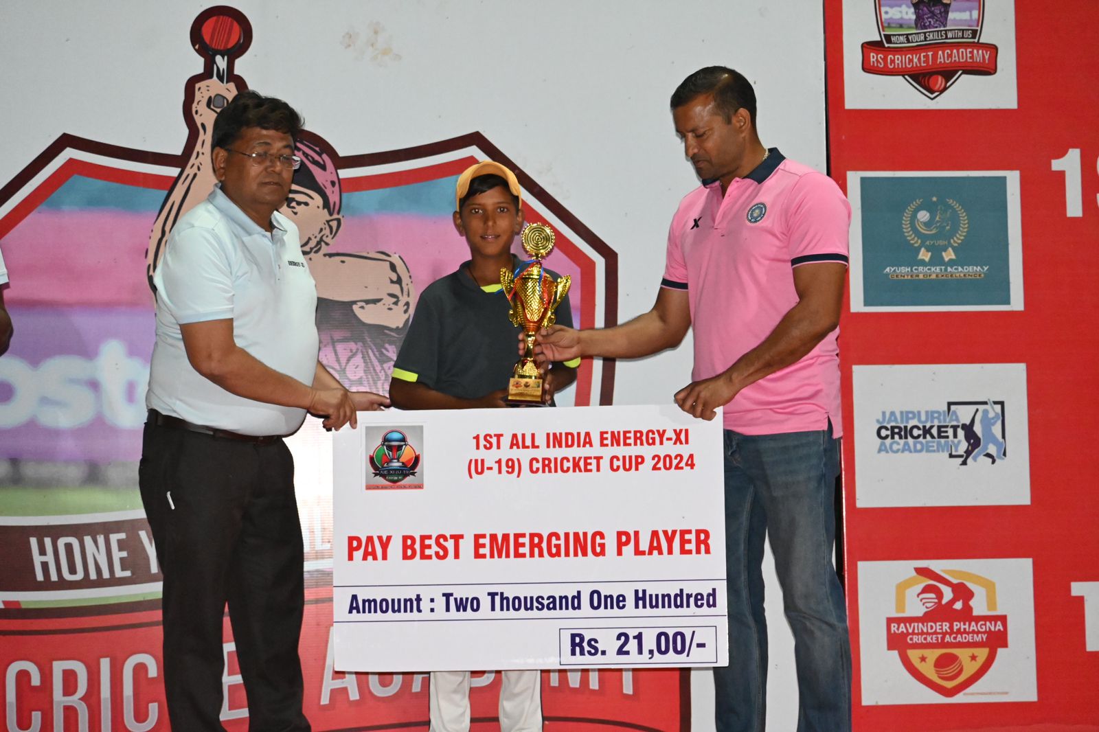 Vaishnav Sharma winning Emerging player award