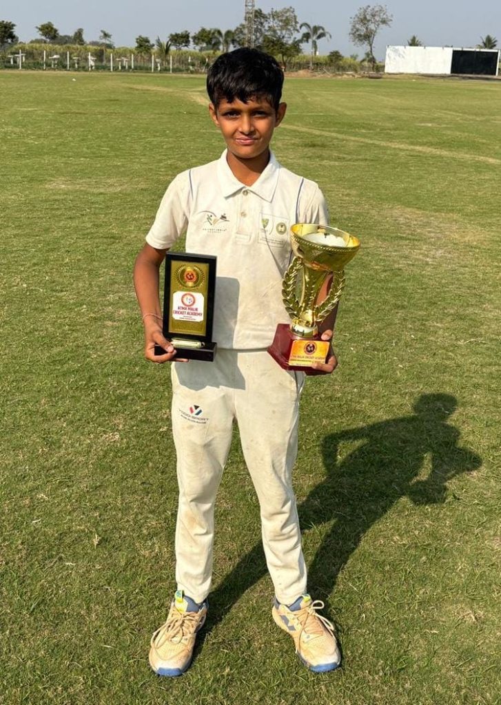 Utkarsh Upadhyay Best Bowler of the Tournament