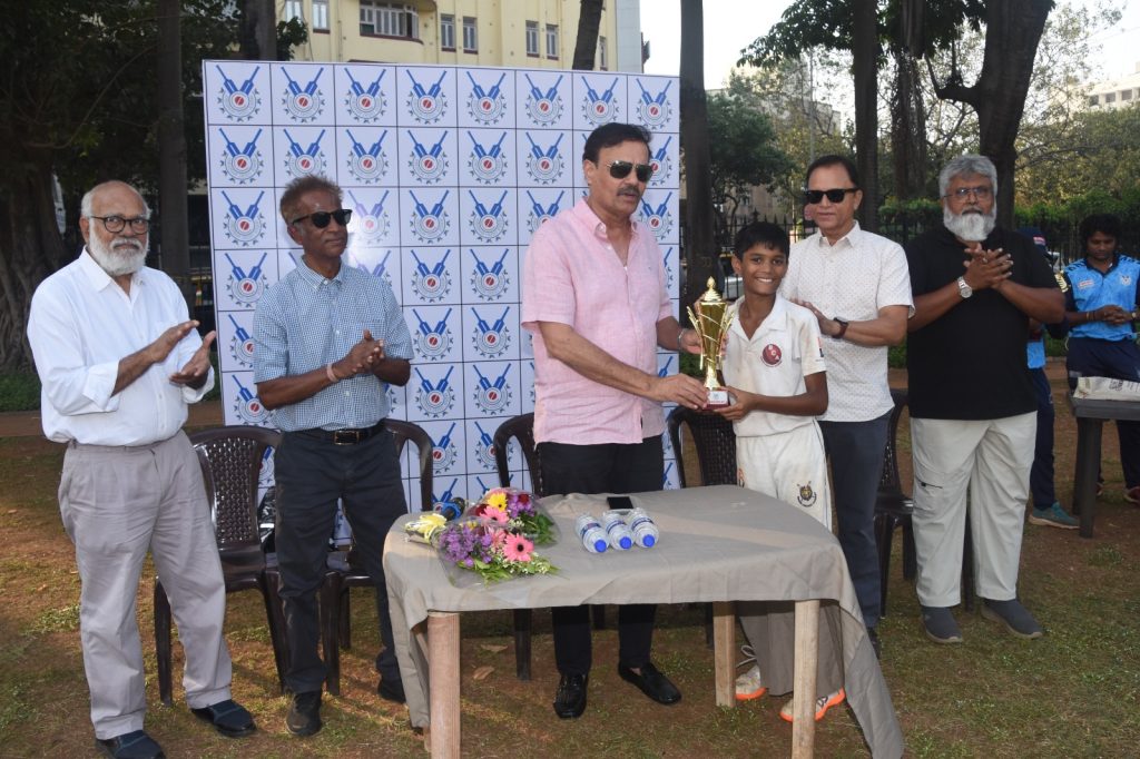 Runner up Trophy given by Dilip Vengsarkar