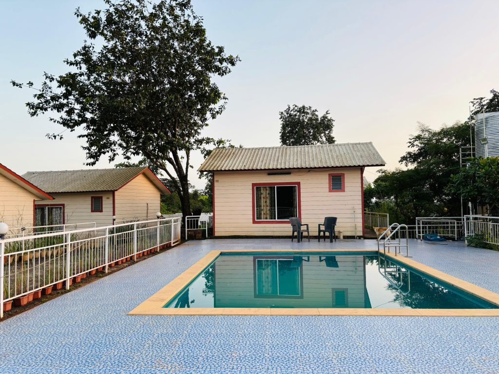 Cottages with Swimming Pool