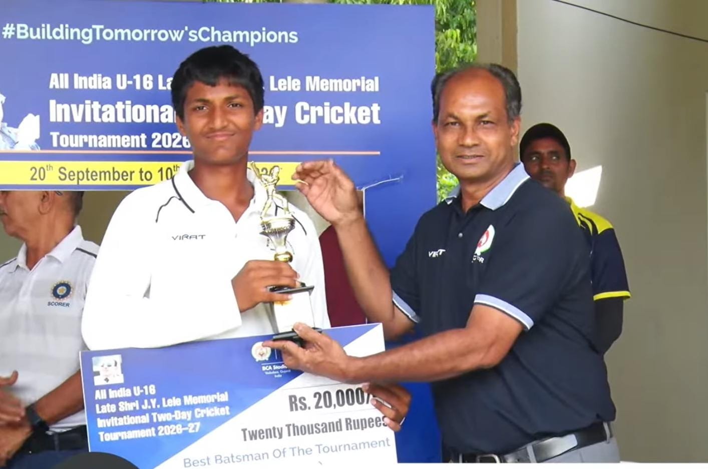 Best Batsman of the tournament Shreyash Khilare